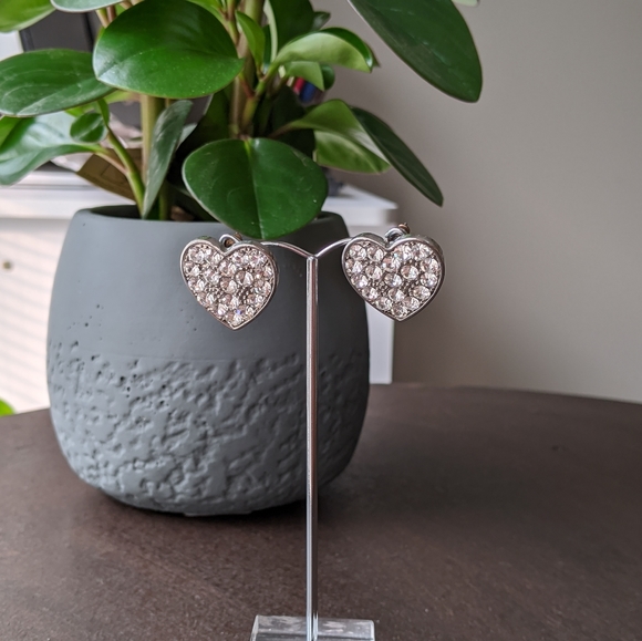 None Jewelry - 🌸4 for$25🌸Heart shaped earings